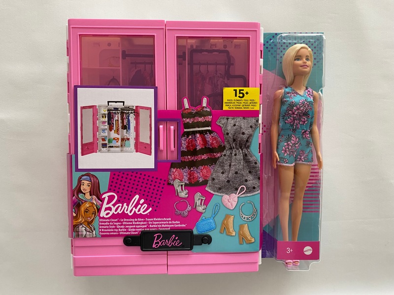 https://www.le-petit-gris.fr/images/Image/Barbie-Le-Dressing-de-Reve-rose-et-poupee-blonde-Mattel.JPG