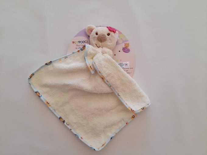 Doudou plat ours avec fleur rose PETIPOUCE - Article Neuf