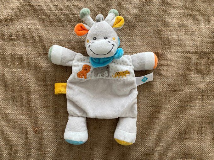 Doudou plat girafe gris orange bleu bandana Tex Baby d'occasion